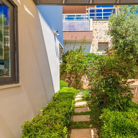 4 Bedroom Sea View In *