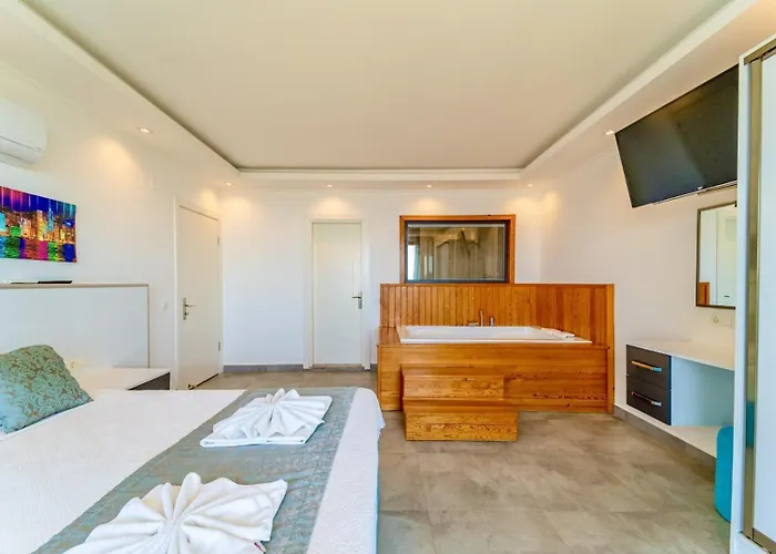 4 Bedroom Sea View In Villa *