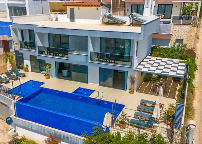 4 Bedroom Sea View In