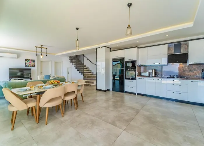 4 Bedroom Sea View In Villa *