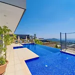 4 Bedroom Sea View In 칼칸