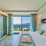 4 Bedroom Sea View In 칼칸