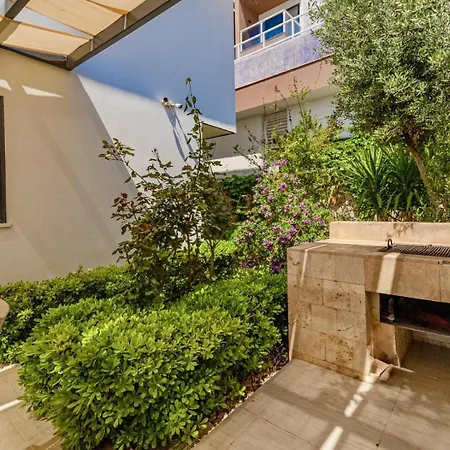 4 Bedroom Sea View In