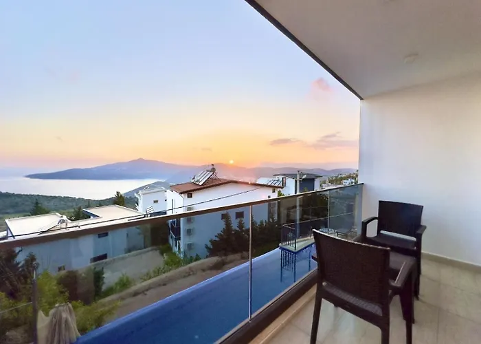 4 Bedroom Sea View In *