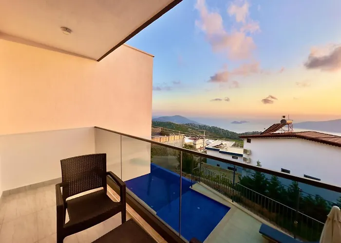 4 Bedroom Sea View In 칼칸