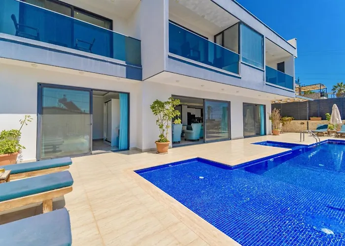 4 Bedroom Sea View In 칼칸