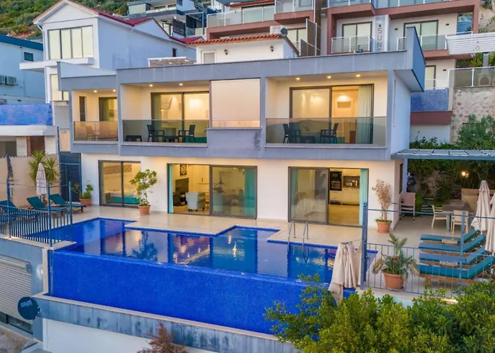 4 Bedroom Sea View In 칼칸