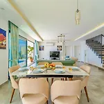4 Bedroom Sea View In فيلة