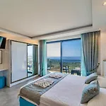 4 Bedroom Sea View In فيلة *