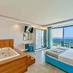 فيلة 4 Bedroom Sea View In *