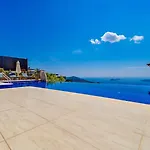 فيلة 4 Bedroom Sea View In