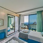 4 Bedroom Sea View In فيلة *